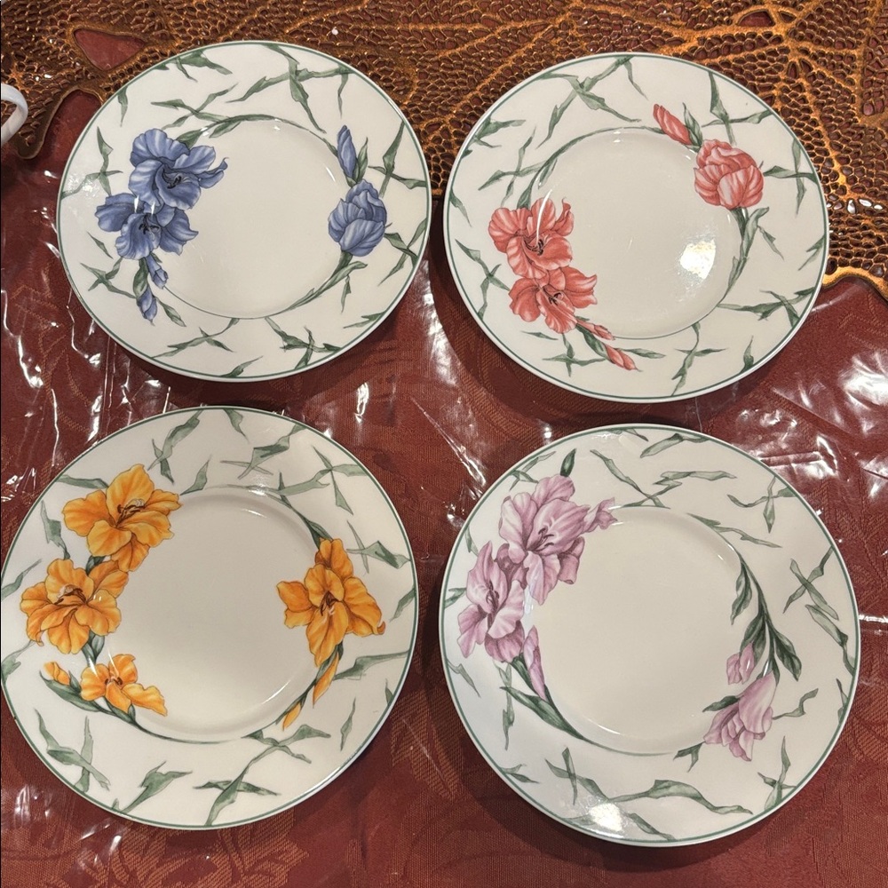 Rhapsody by RETRONEU Porcelain Floral Teacups & Saucer Set - Picture 3 of 10